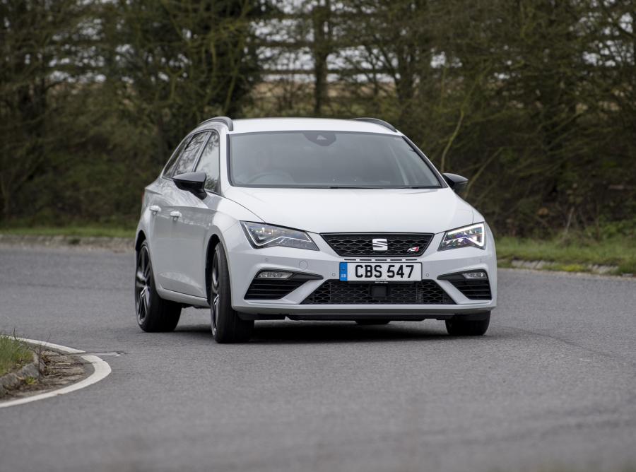  Seat Leon ST Cupra 300 2017 года  (UK) (фото 38 из 40)